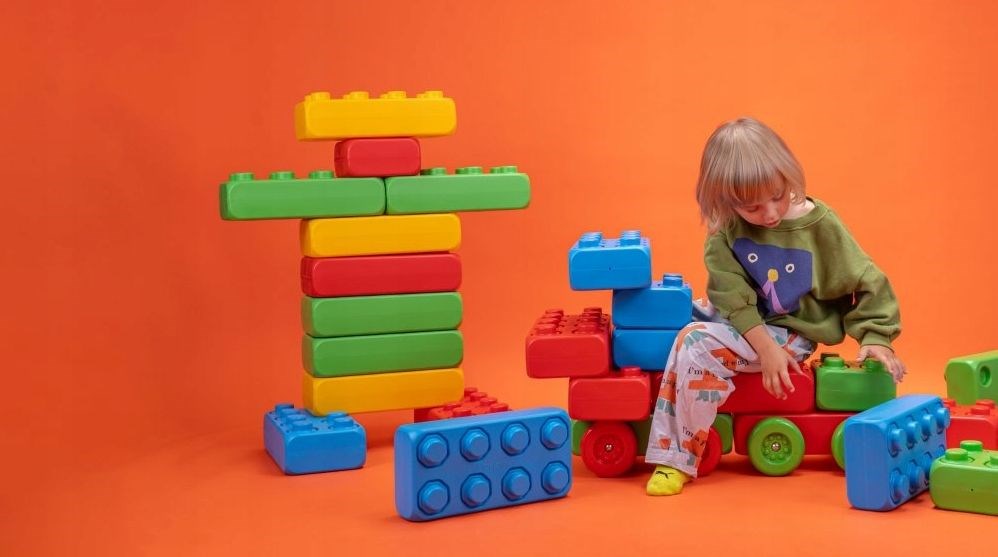 Marioinex ‘brick’ building blocks + 2 wheels, 30 pieces
