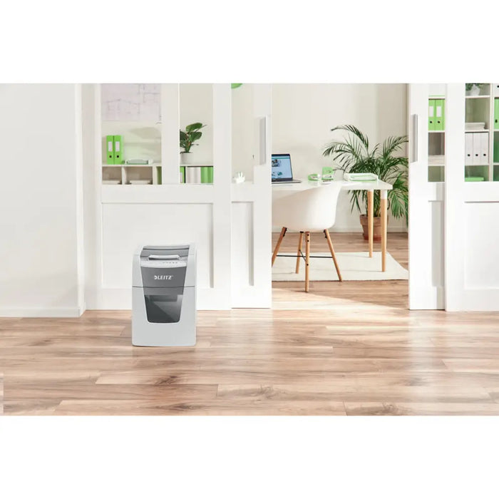 Micro-Cut Paper Shredder Leitz IQ 100 Autofeed - Електроника Периферни и резервни части<<<Компютри|