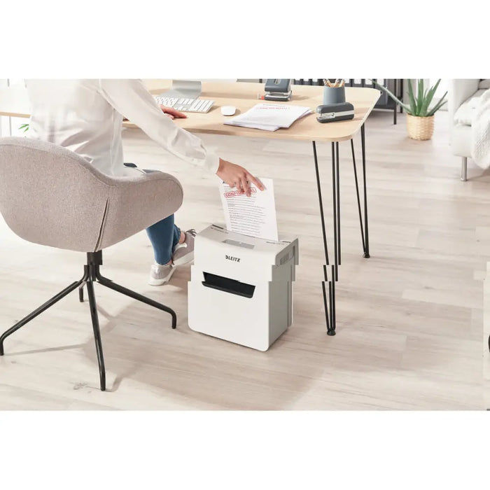 Micro-Cut Paper Shredder Leitz IQ 150 Autofeed P4 - Електроника Периферни и резервни части<<<Компютри|
