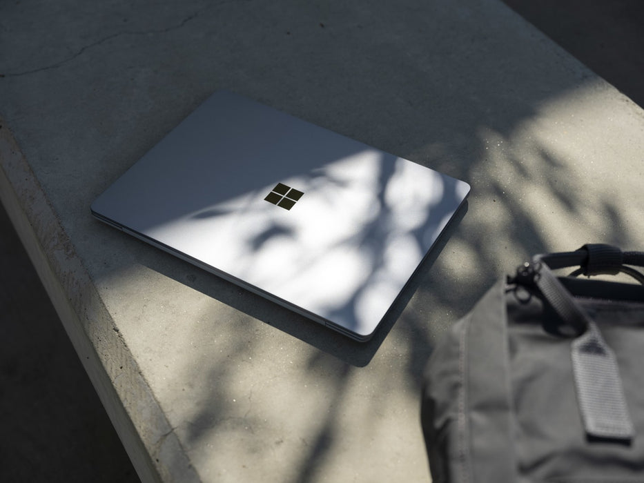 Microsoft Surface Laptop Go Intel® Core™ i5 i5-1035G1 31.6 cm (12.4") Touchscreen 8 GB LPDDR4x-SDRAM 256 GB SSD Wi-Fi 6 (802.11ax) Windows 10 Pro Platinum