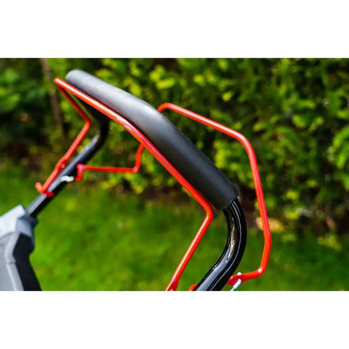 MOTORIZED SELF-PROPELLED MOWER GRAPHITE 52G671 139.0 cm3 3.00 HP MOWING WIDTH 46.00 cm SELF-PROPELLED FUNCTION