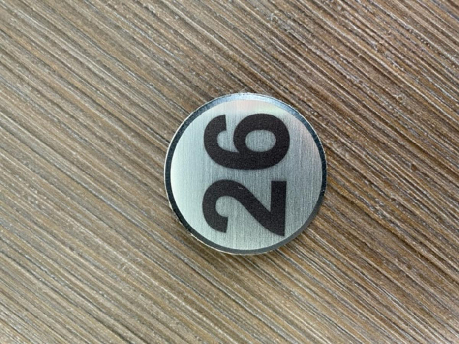 NUMBER 26 SELF-ADHESIVE SILVER CIRCLE 4CM