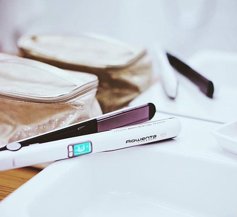 Rowenta SF7660F0 Liss & Curls Premium Care, cashemere keratin coating, ionic function, liss optimizer (silicon strip), LCD screen, 2 settings (130-200C), fast heat up (30'), auto-off (60"), lock system, floating plates
