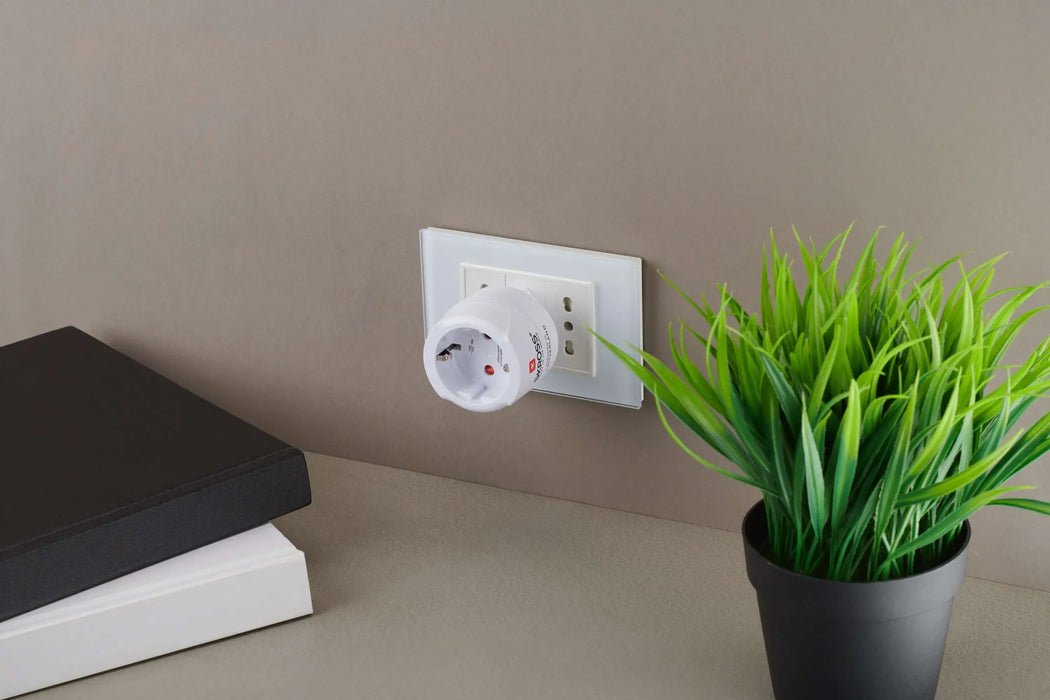 Skross universal adapter World to CH+IT+ Brasil, USB