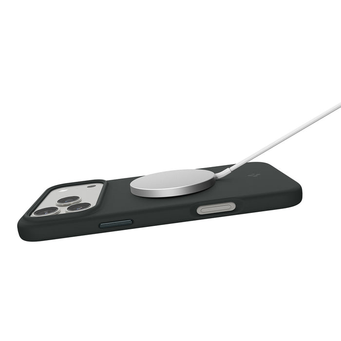 Spigen Silicone Fit MagSafe Case for iPhone 17 Pro Max - Green