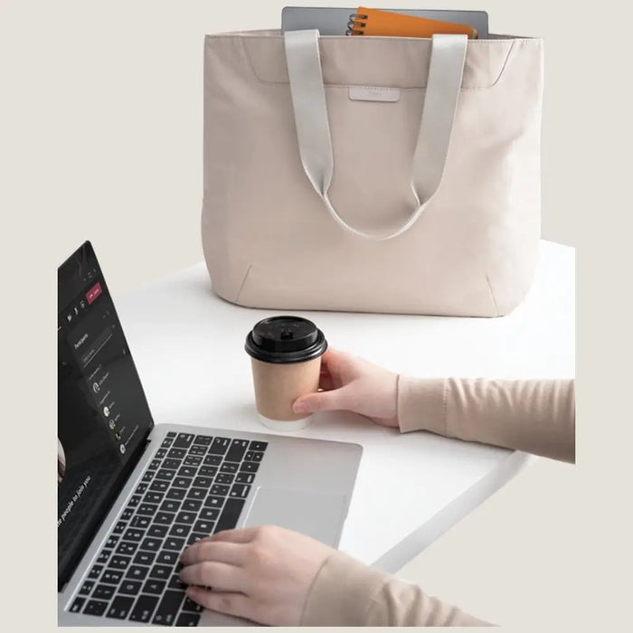 Uniq Arden Tote 16L Bag - Black - Cell phone cases and covers<<<HurtelXML