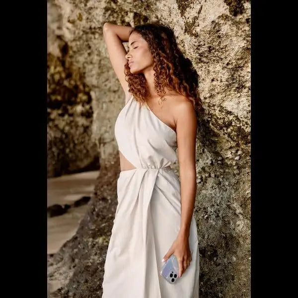 Uniq Coehl Celest Magnetic Charging Case for iPhone 16 Pro - Iridescent - Cell phone cases and covers<<<HurtelXML