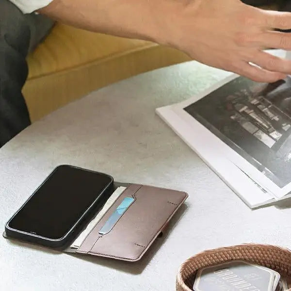 Uniq Journa case for iPhone 12 / iPhone 12 Pro - gray - Cell phone cases and covers<<<HurtelXML