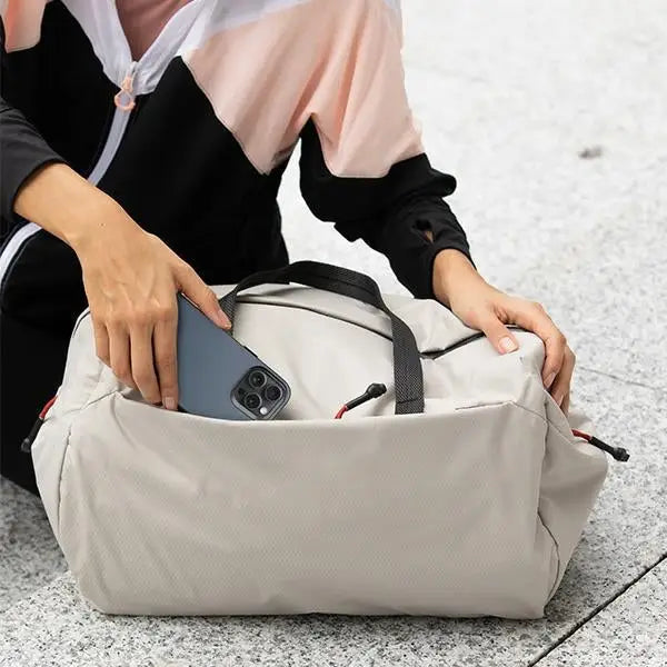 Uniq Lyden DS iPhone 15 Pro 6.1’’ Magclick Charging case grey-black/charcoal grey-black - Cell phone cases