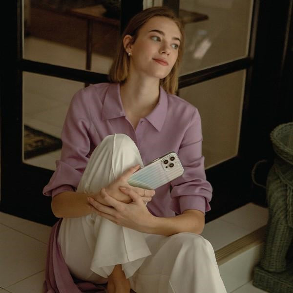 Uniq Coehl Linear case for iPhone 14 Pro - iridescent