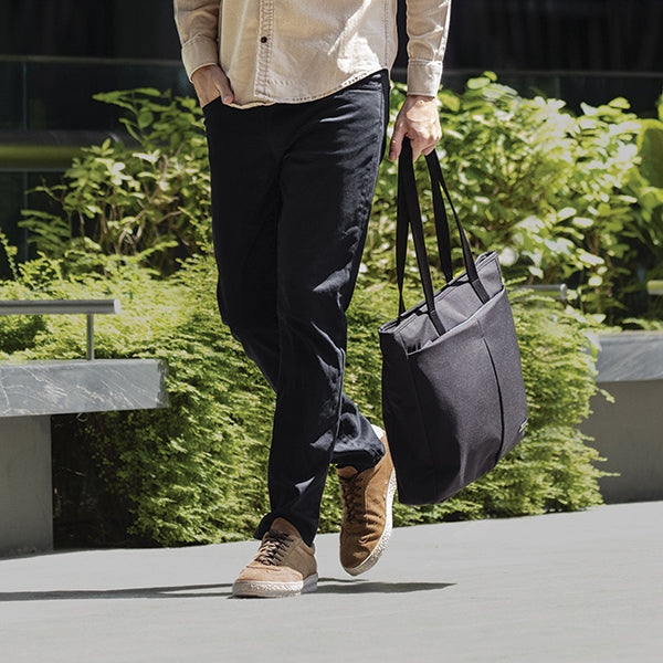 Uniq Hava bag for a 16'' RPET laptop - black