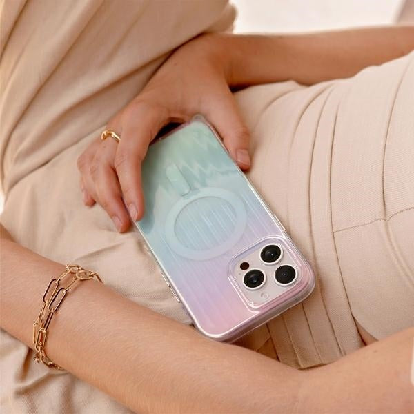 Uniq Coehl Linear Magnetic Charging Case for iPhone 16 Pro Max - Iridescent