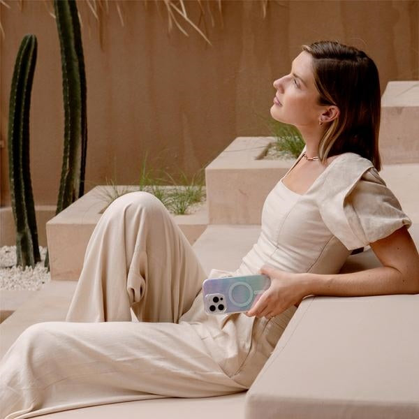 Uniq Coehl Linear Magnetic Charging Case for iPhone 16 Pro Max - Iridescent