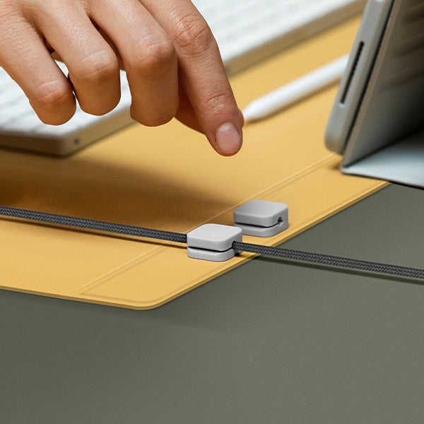 Uniq Hagen Magnetic Desk Pad Double-Sided Black and Blue
