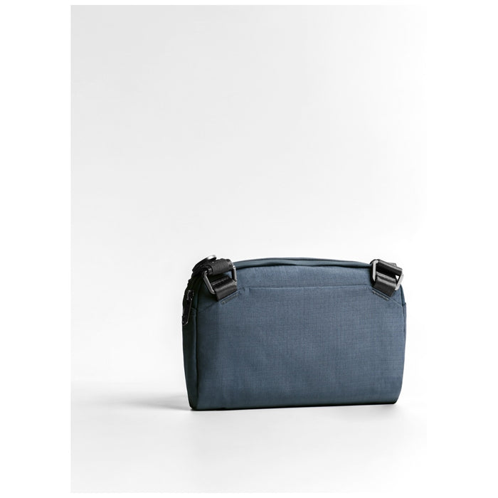 Uniq Arden Sling 2L bag - blue