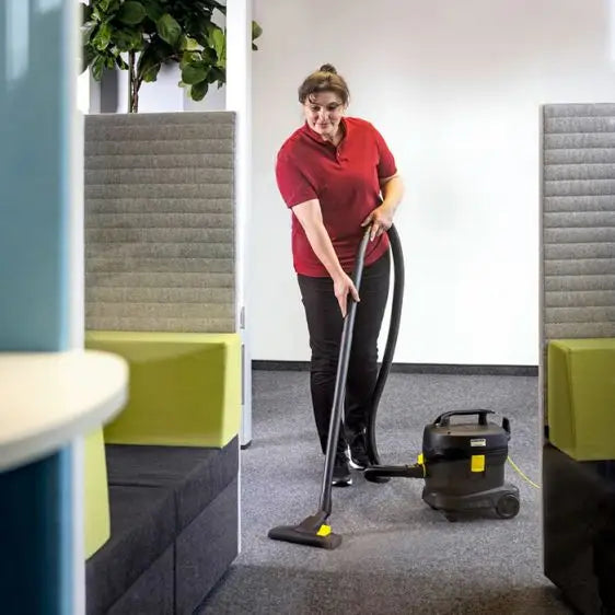 Vacuum cleaner KARCHER T 11/1 Classic Adv Re!Plast - Прахосмукачки с торбички<<<Прахосмукачки<<<Малки