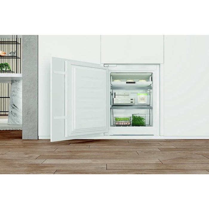 Built-in refrigerator with freezer Whirlpool WHC18 T574 P , 250 l, C , No Frost