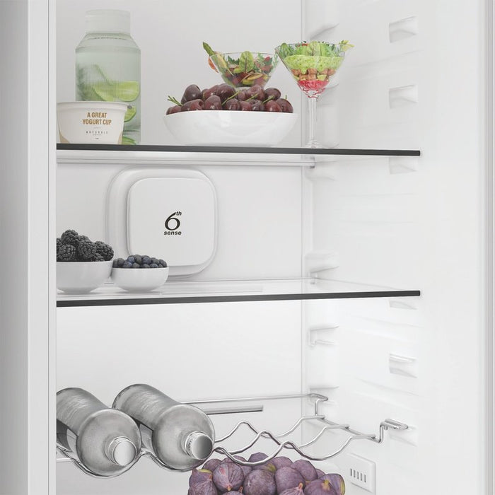 Built-in refrigerator WHIRLPOOL WHK2 5322 B4E, 300 l, 6th SENSE, 193.5 cm