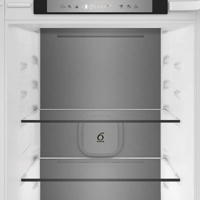 Built-in refrigerator with freezer Whirlpool WHK2 5323 B5E1, 300 l, D, No Frost, Yes