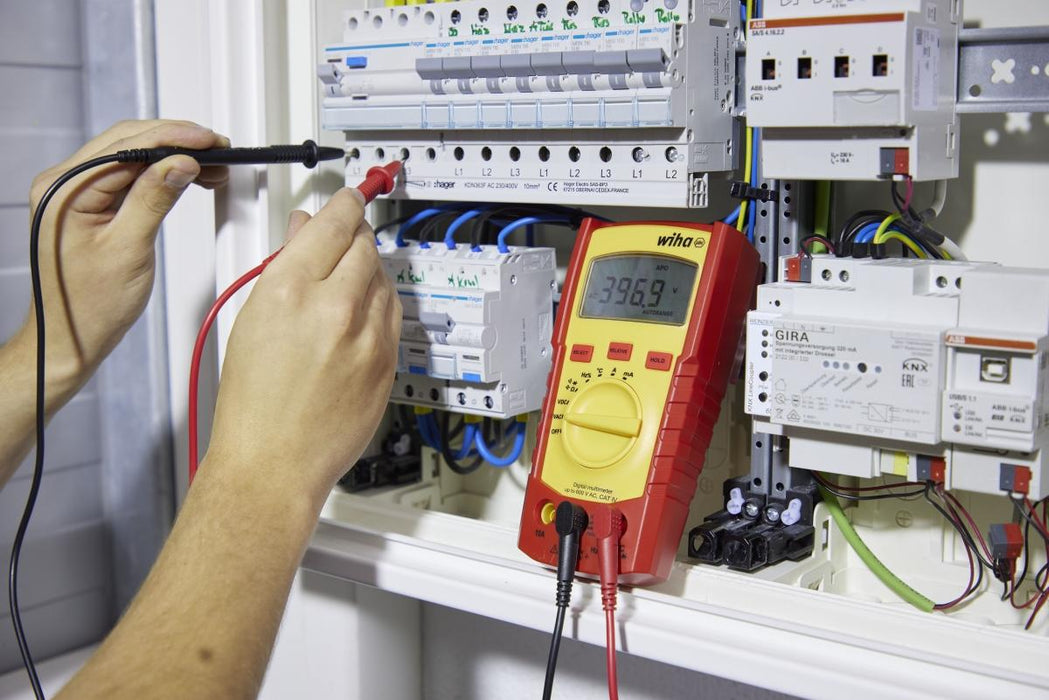 DIGITAL MULTISET UP TO 600V AC CAT IV