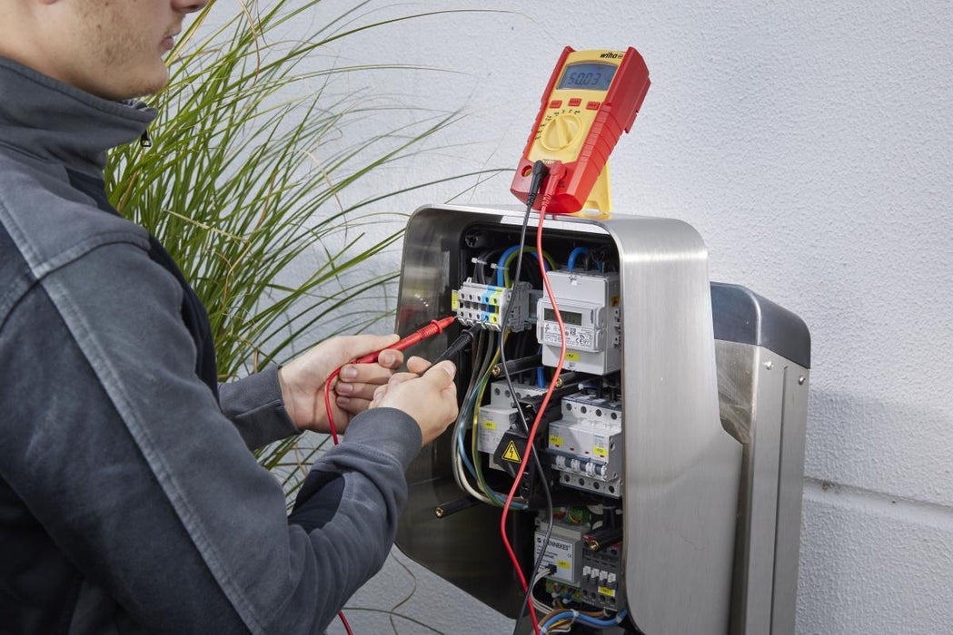 DIGITAL MULTISET UP TO 600V AC CAT IV