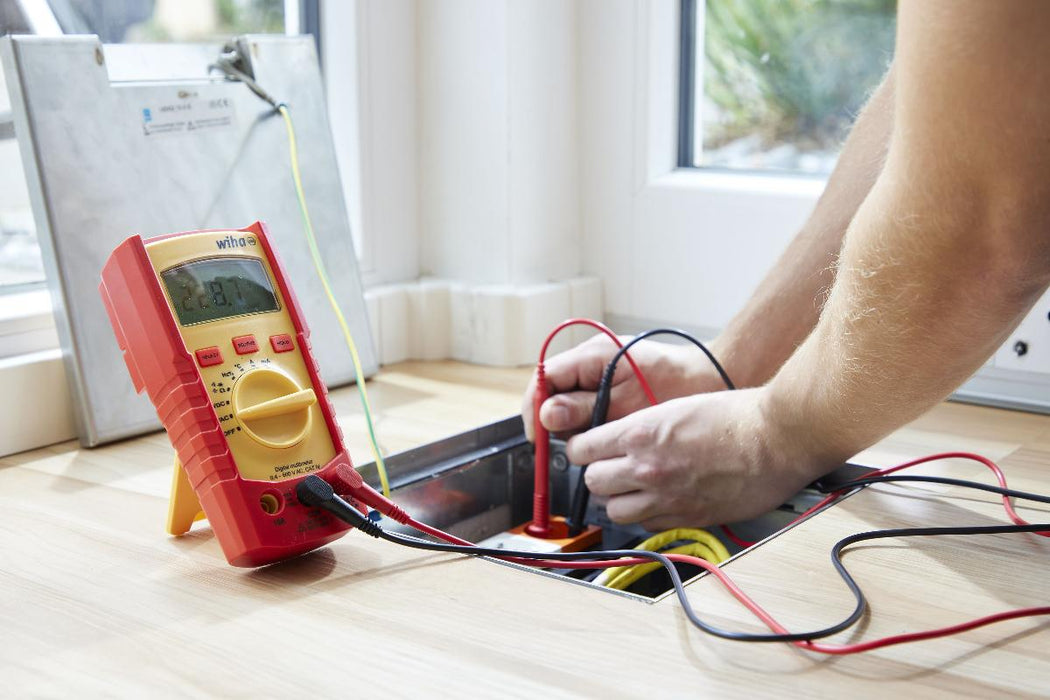 DIGITAL MULTISET UP TO 600V AC CAT IV