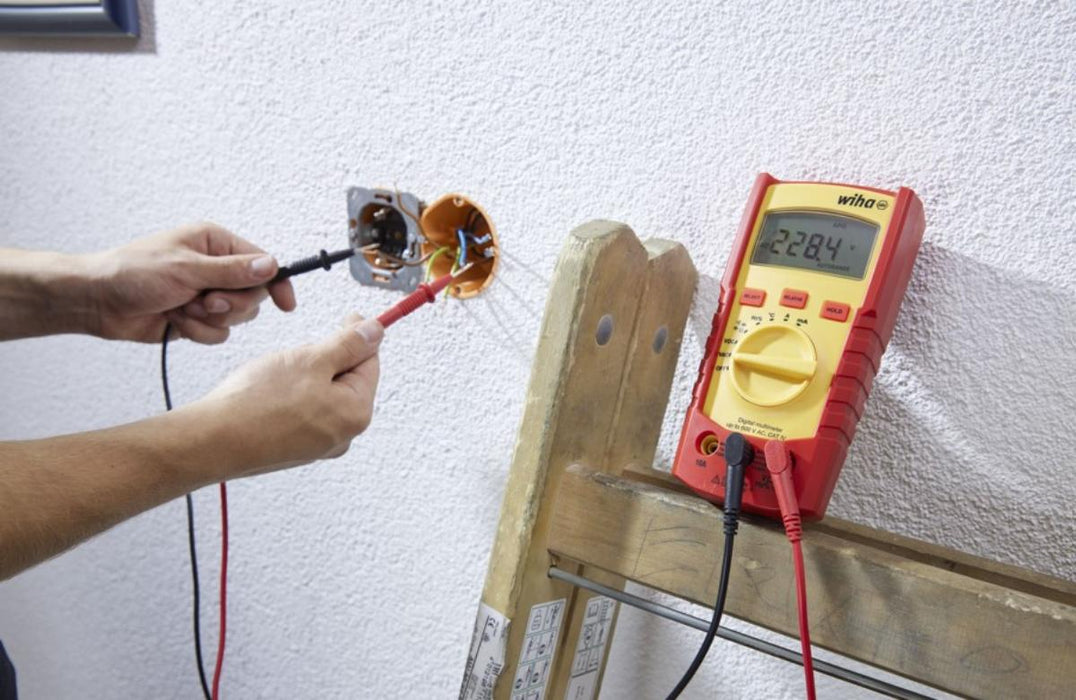 DIGITAL MULTISET UP TO 600V AC CAT IV