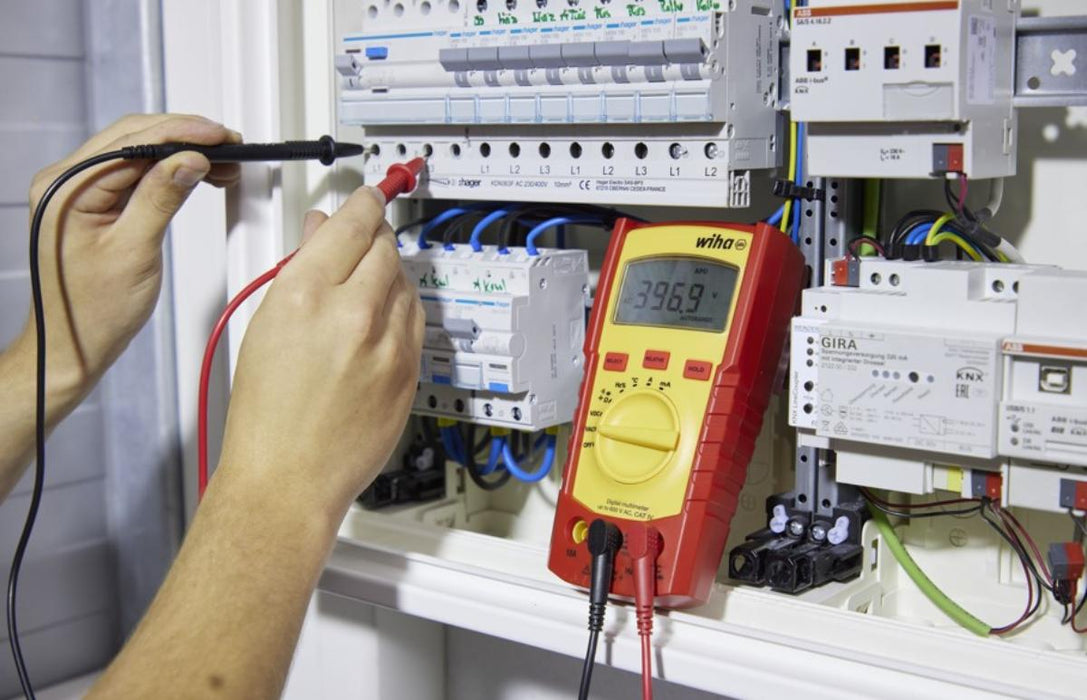 DIGITAL MULTISET UP TO 600V AC CAT IV