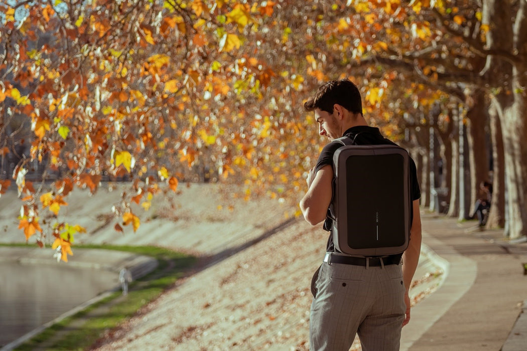 XD DESIGN ANTI-THEFT BACKPACK / BRIEFCASE BOBBY BIZZ 2.0 GREY P/N: P705.922