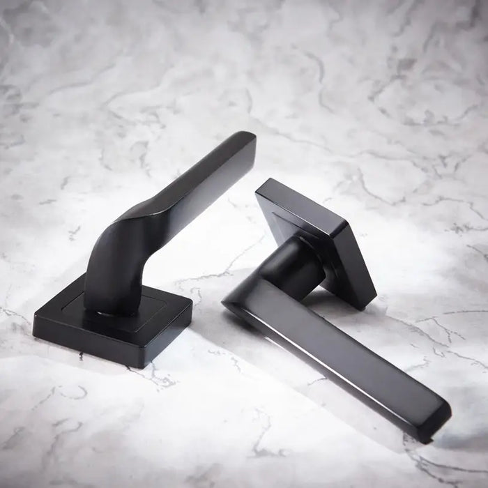 YALE SIENA DOOR HANDLE - Обков за врати<<<Обков<<<Мебели и интериор<<<Praktiker&&&Обков за врати<<<Врати и