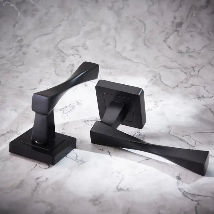 YALE VERONA DOOR HANDLE - Обков за врати<<<Обков<<<Мебели и интериор<<<Praktiker&&&Обков за врати<<<Врати и
